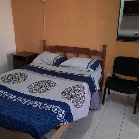 Urbano Hotell Tarija Exteriör bild